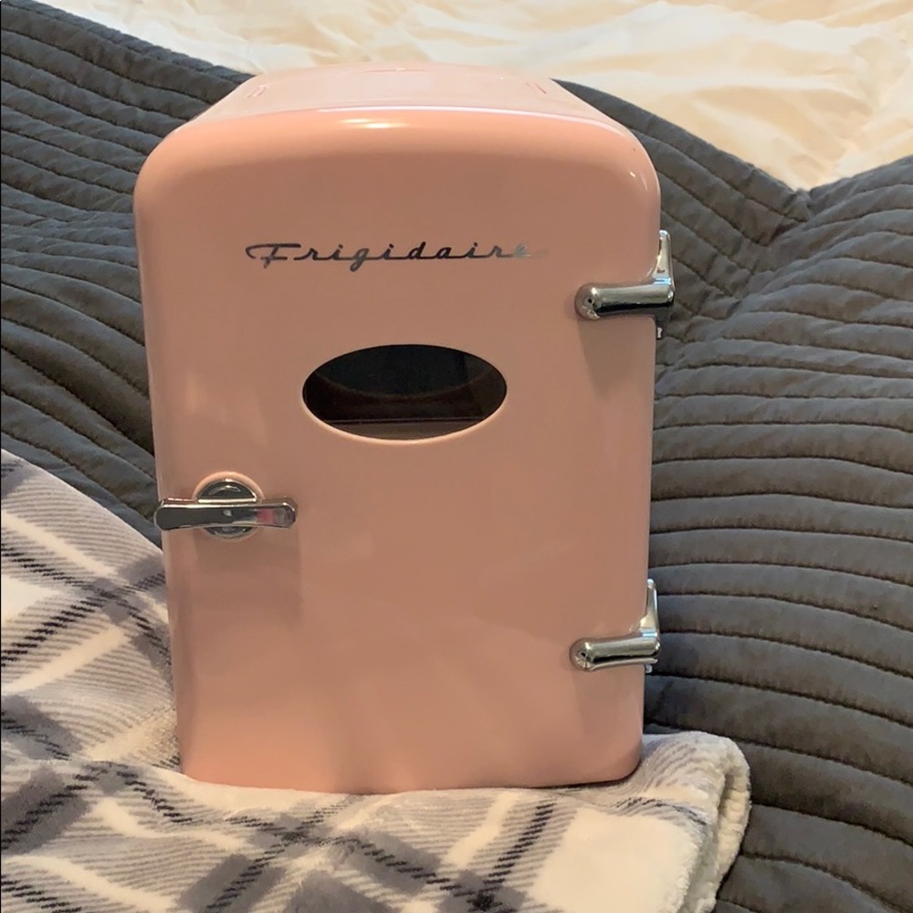 Frigidaire mini portable fridge